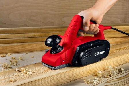 Рубанок электрический (электрорубанок), ЗУБР ЗР-950-82, глубина 3.0 мм, 15000 об/мин, 82 мм, 950 Вт по цене 5 850 руб. купить в Воронеже.