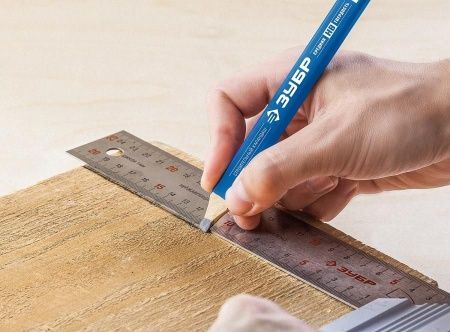 Строительный карандаш плотника ЗУБР, HB, 180мм, утолщенный стержень 3*6 мм, КСП, серия Профессионал по цене 35 руб. купить в Воронеже.