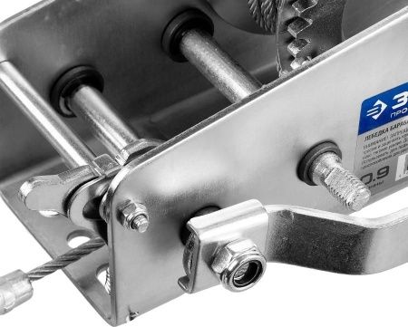 Лебедка ручная барабанная ЗУБР ″Профессионал″, тяговая, тросовая, 0.9 т, 8 м по цене 4 540 руб. купить в Воронеже.