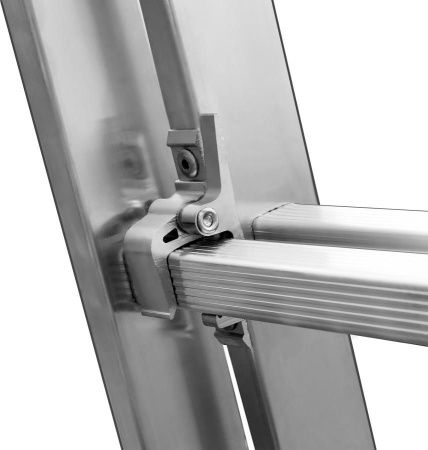 Трехсекционная лестница СИБИН, 7 ступеней, со стабилизатором, алюминиевая по цене 13 320 руб. купить в Воронеже.