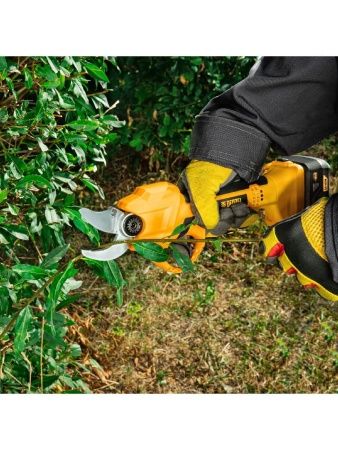 Секатор аккумуляторный CP-30,  18В Li-Ion Denzel по цене 12 420 руб. купить в Воронеже.