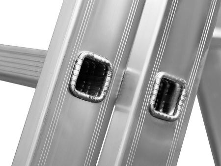 Трехсекционная лестница СИБИН, 7 ступеней, со стабилизатором, алюминиевая по цене 13 320 руб. купить в Воронеже.