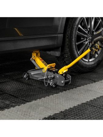 Домкрат гидравлический подкатной с фиксатором, 2 т, 130-330 мм Denzel по цене 5 000 руб. купить в Воронеже.