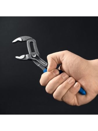 ЗУБР Профи 180 мм, захват 42 мм, CrV, переставные клещи с быстрым перемещением (22441-18) по цене 800 руб. купить в Воронеже.