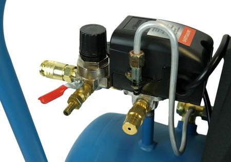 Компрессор воздушный масляный Sturm! AC93124P, 2кВт, 320л/мин, ресивер24л, прямой привод, Professional по цене 20 648.77 руб. купить в Воронеже.