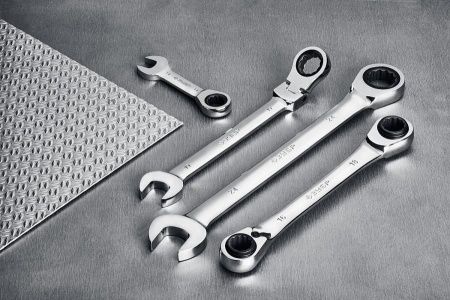 Набор накидных гаечных ключей трещоточных 3 шт, 8 - 19 мм, ЗУБР по цене 3 160 руб. купить в Воронеже.