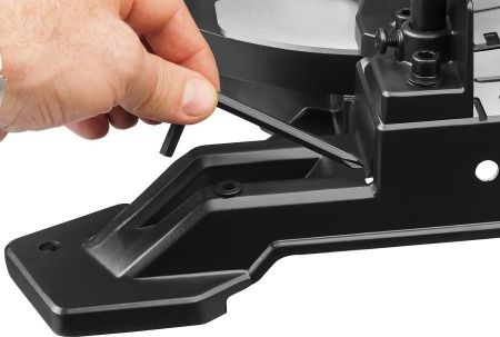 ЗУБР ЗПТ-255-1800 ЛМ2 пила торцовочная, d 255 х 30 мм, 1600 Вт по цене 16 970 руб. купить в Воронеже.