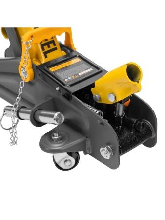 Домкрат гидравлический подкатной с фиксатором, 2 т, 130-330 мм, в кейсе Denzel по цене 5 520 руб. купить в Воронеже.