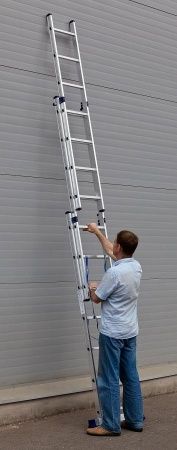 Трехсекционная лестница СИБИН, 7 ступеней, со стабилизатором, алюминиевая по цене 13 320 руб. купить в Воронеже.