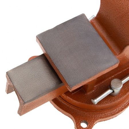 Тиски слесарные, 100 мм, поворотные, с наковальней Sparta по цене 3 036 руб. купить в Воронеже.